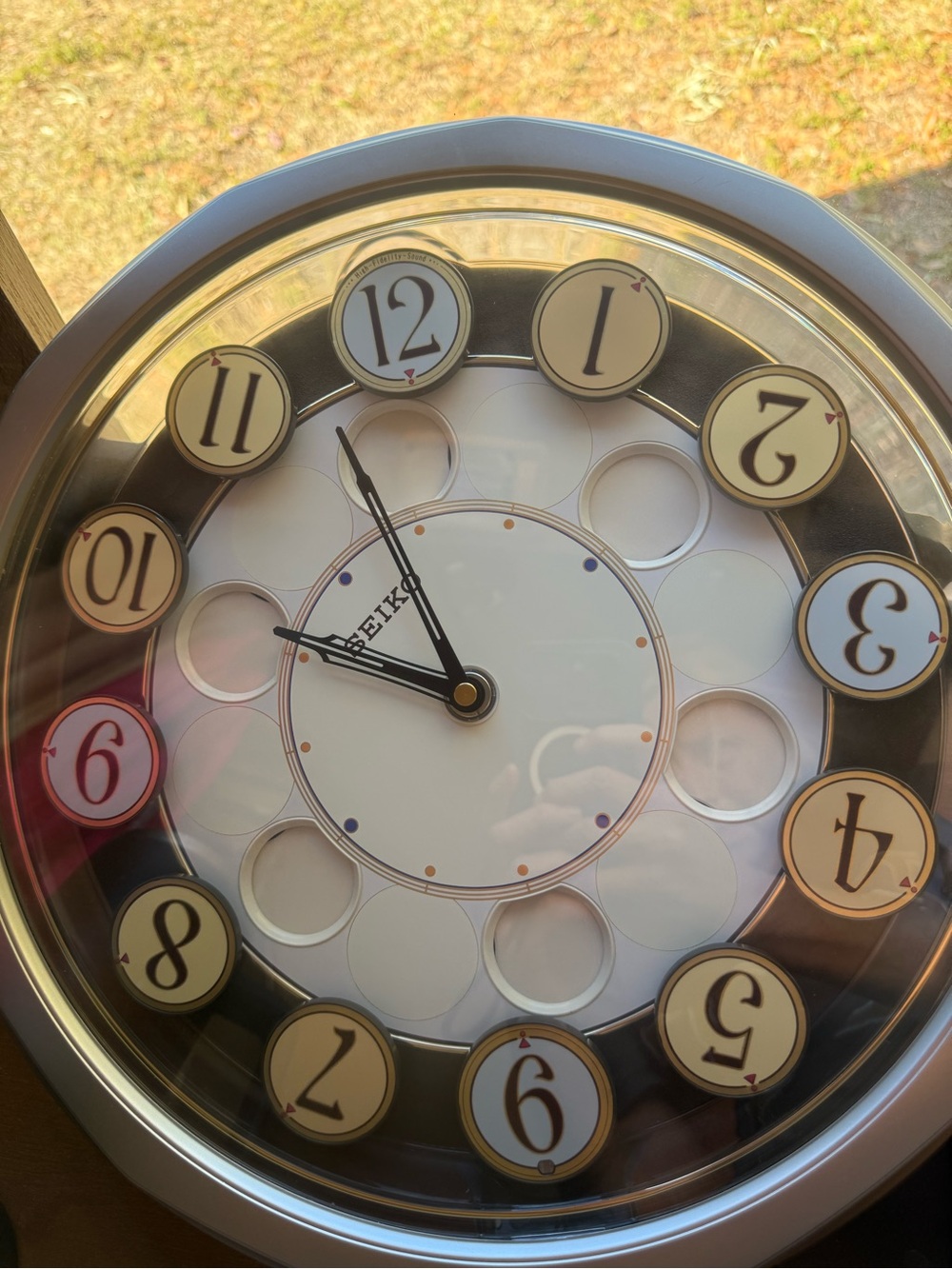 Seiko QXM106SRH "Twirling Numbers" Melodies in Motion wall clock - Picture 5 of 13